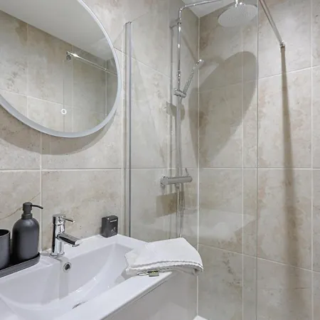 Montmartre Seveste Ii Beautiful 2br アパート