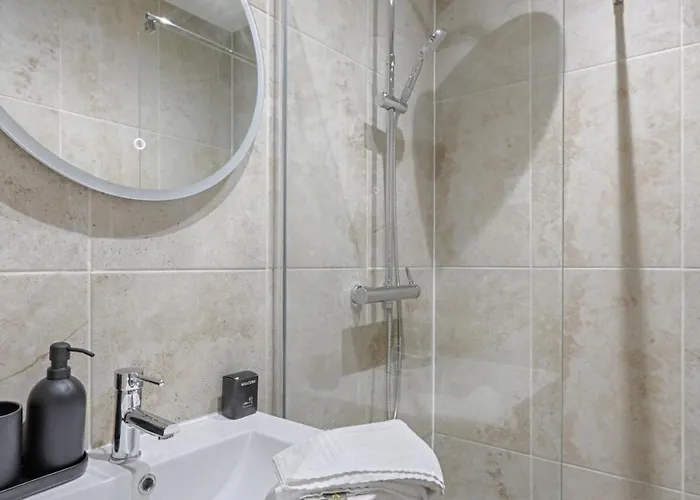Montmartre Seveste Ii Beautiful 2br Apartment